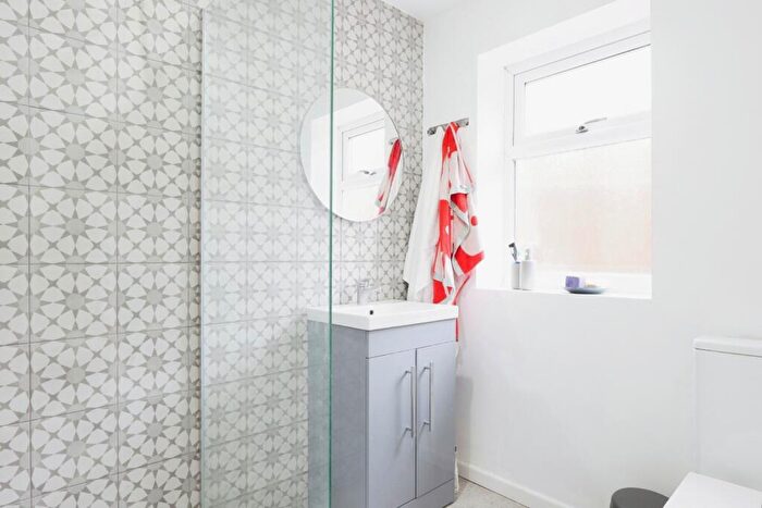 3 Bedroom End Of Terrace House For Sale In De Grey Street, Hull, HU5