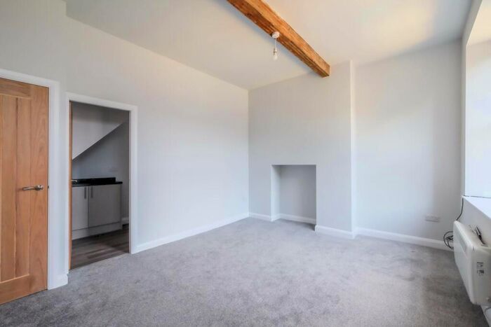 2 Bedroom Cottage To Rent In Meltham Road, Lockwood, HD1
