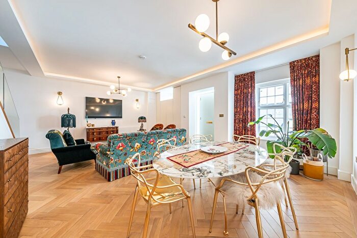 2 Bedroom Mews To Rent In Belgrave Mews South, London, SW1X