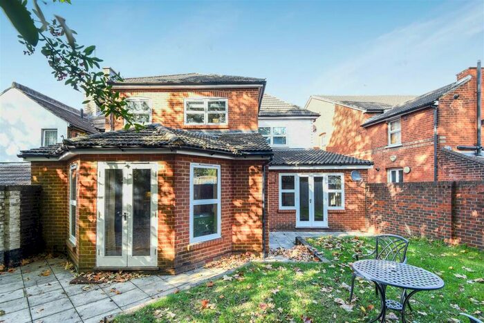 2 Bedroom Flat To Rent In Church Road, Guildford, GU1