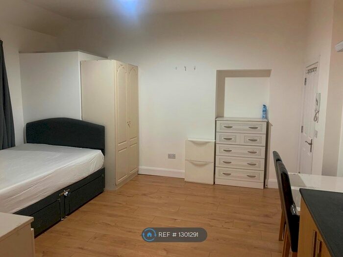 Studio To Rent In Wimborne Road., Bournemouth BH2