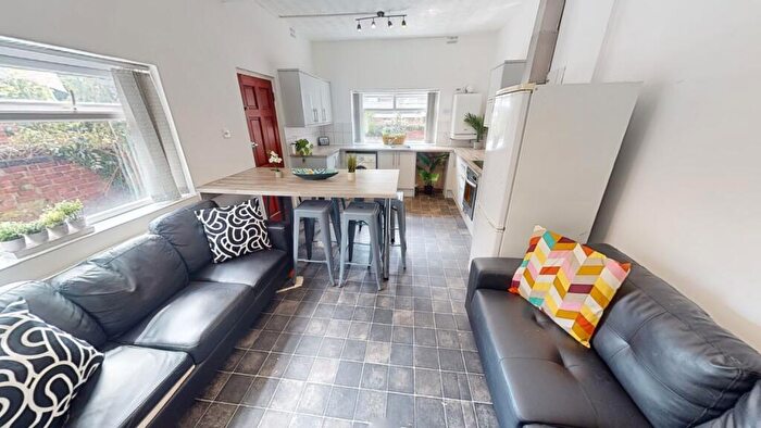 6 Bedroom End Of Terrace House To Rent In Burford Road, Nottingham, NG7