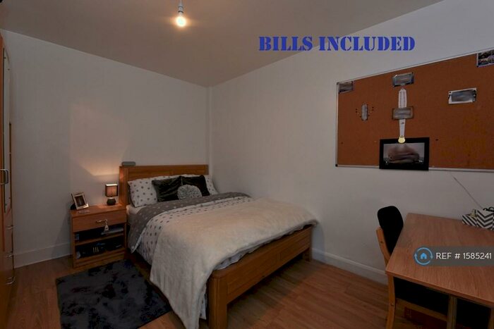 5 Bedroom Semi-Detached House To Rent In Benbrick Road, Guildford, GU2