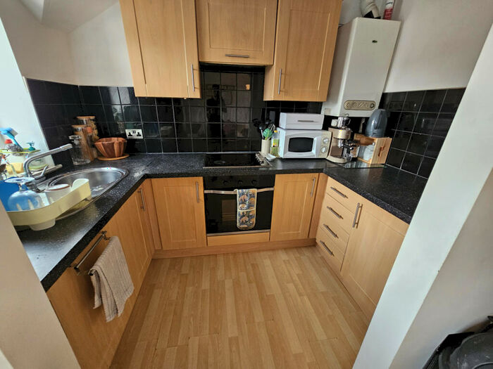 2 Bedroom Flat To Rent In Delph Court, Leeds, LS6
