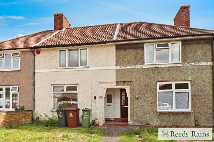 2 Bedroom Detached House To Rent In Cotesmore Gardens, Dagenham, RM8