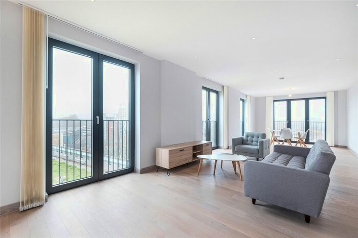 3 Bedroom Flat To Rent In Chivers Passage, London, SW18