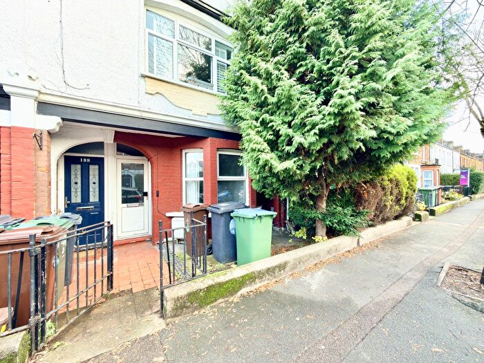 2 Bedroom Flat To Rent In Carr Road, Walthamstow, E17
