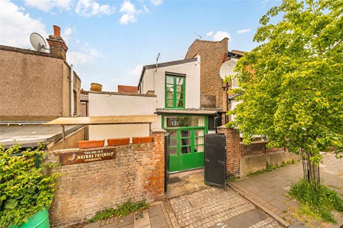 1 Bedroom Terraced House For Sale In Trehurst Street, Hackney, London, E5