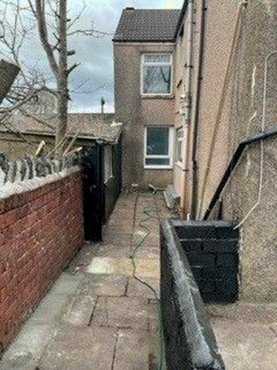 1 Bedroom Flat To Rent In Woodland Road, Neath, SA11