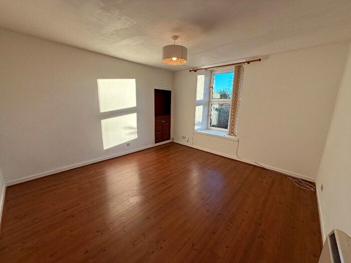 2 Bedroom Flat To Rent In Forfar Road, Stobswell, Dundee, DD4