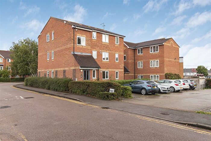 Flat To Rent In Brindley Close, Wembley, HA0