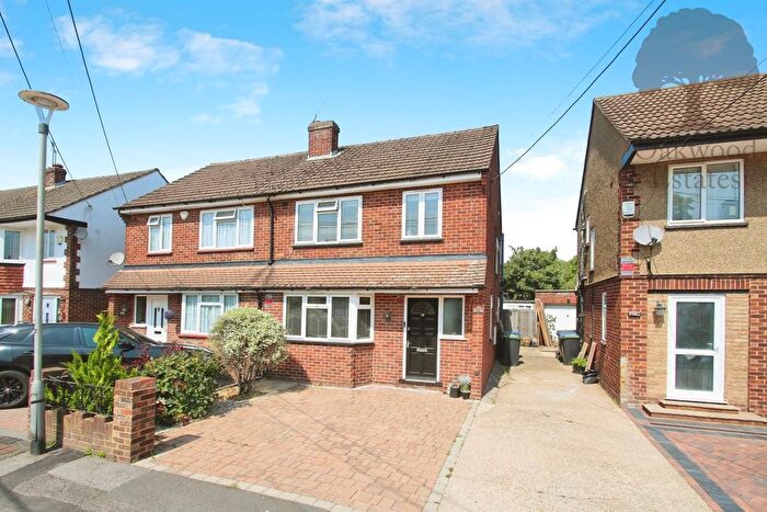 3 Bedroom Semi-Detached House To Rent In Iverdale Close, Iver, SL0