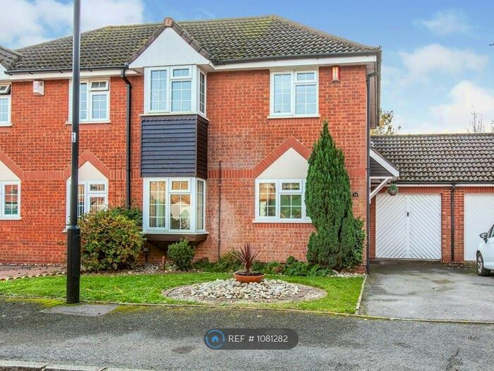 2 Bedroom Semi-Detached House To Rent In Cooper Way, Slough, SL1