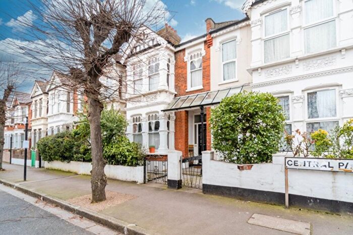 1 Bedroom Flat To Rent In Central Park Road, Eastham, E6