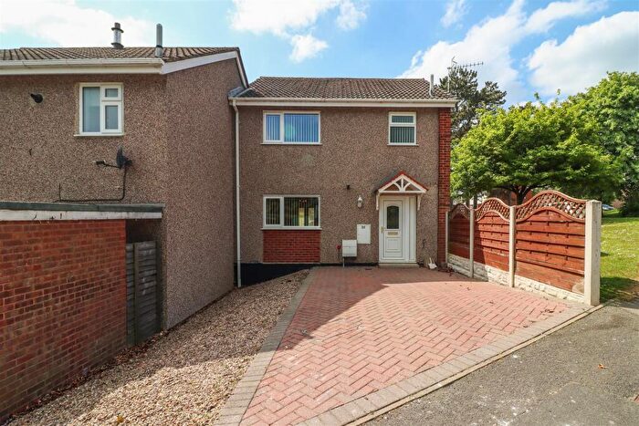 3 Bedroom House To Rent In Farm Close, Grangewood, S40