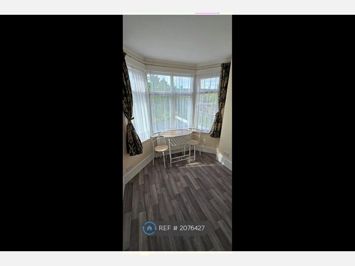 Studio To Rent In Grenoble Gardens, London, N13