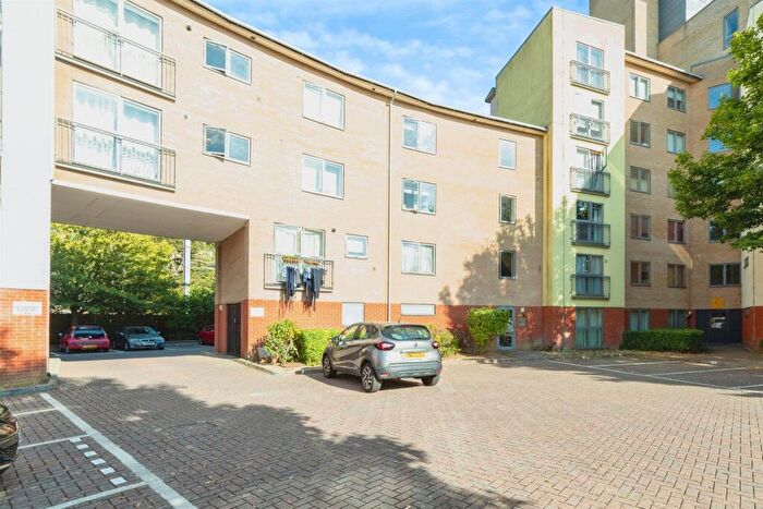 2 Bedroom Apartment For Sale In Kilby Road, Stevenage, SG1