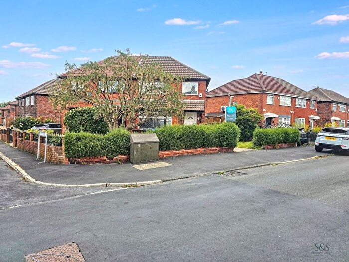 3 Bedroom Semi-Detached House To Rent In Ashley Road, Droylsden, Manchester, M43