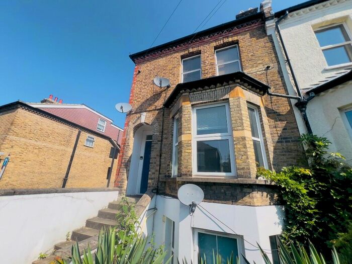 1 Bedroom Flat To Rent In Burnhill Road, Beckenham, London, BR3