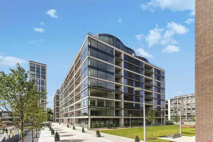 3 Bedroom Flat To Rent In Warwick Lane, London, W14