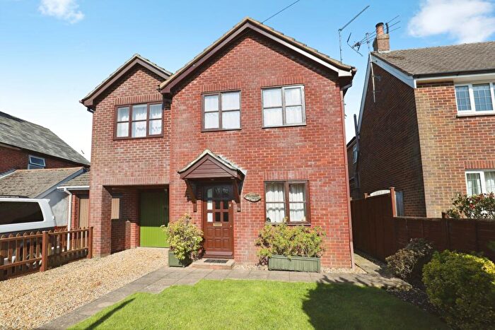 3 Bedroom Link Detached House For Sale In Collins Lane, Ringwood, Hampshire, BH24