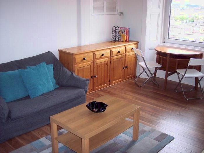 2 Bedroom Flat To Rent In Viewforth, Edinburgh, EH10