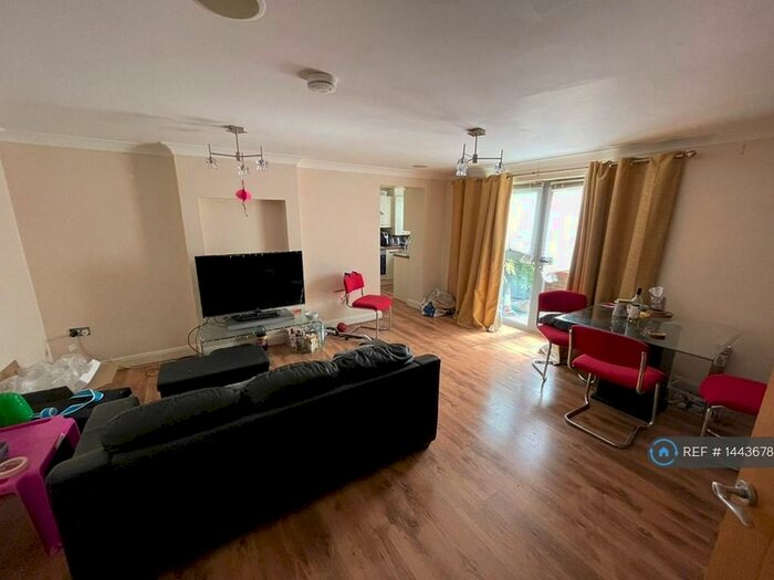 3 Bedroom Flat To Rent In Mandara Point, Coventry, CV1