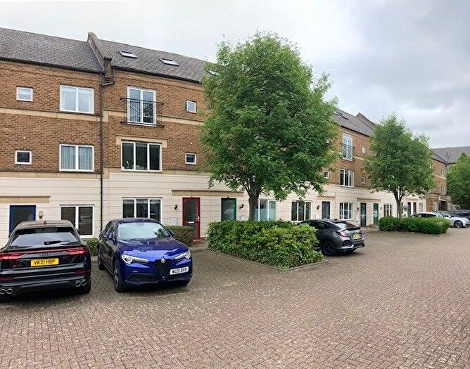 5 Bedroom Semi Detached House To Rent In Tollington Way, Holloway, Islington, North London, N7