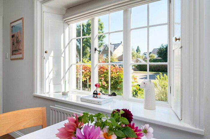 2 Bedroom Character Property For Sale In Warrenne Way, Reigate, RH2