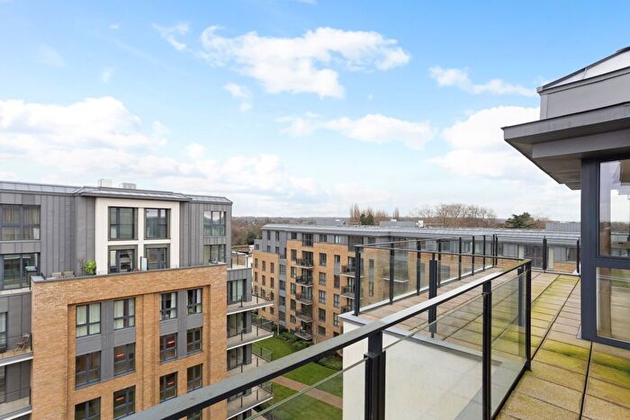 3 Bedroom Flat To Rent In Pinewood Gardens, Teddington, TW11