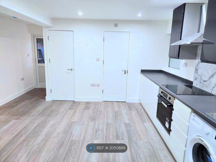 2 Bedroom Flat To Rent In Burgoyne Road, Camberley, GU15