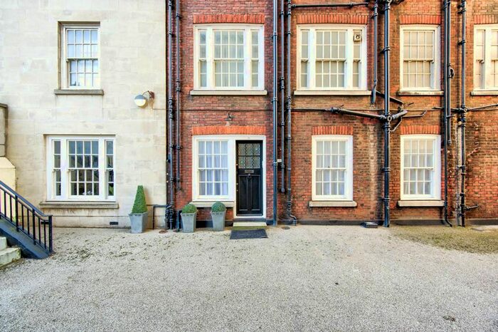 2 Bedroom Flat To Rent In Warwick Gardens, High Street Kensington, London, W14