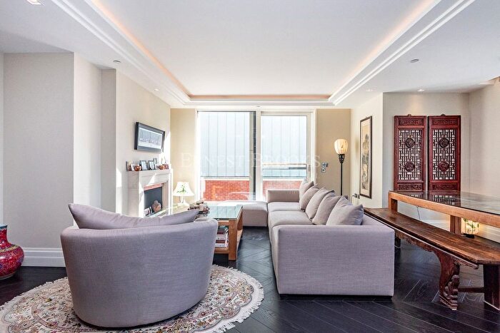 3 Bedroom Flat To Rent In Savoy House, The Strand, Covent Garden, WC2R