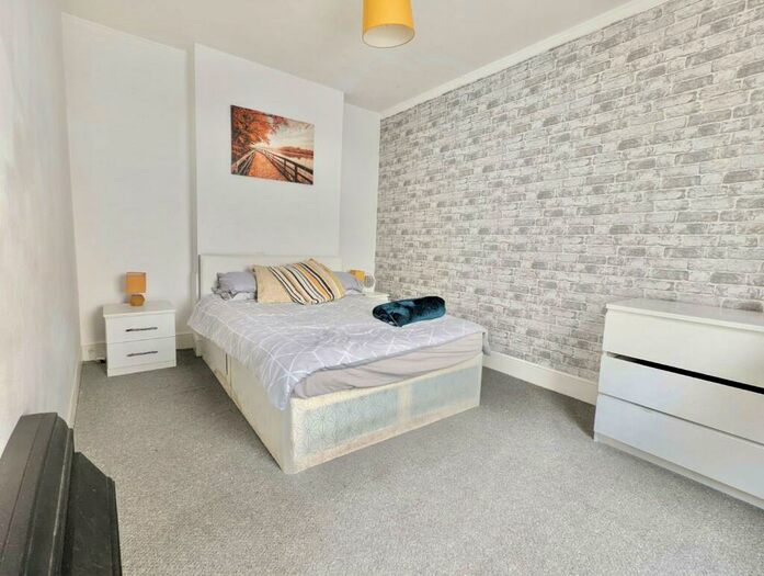 2 Bedroom Apartment To Rent In Osborne Road, Southsea, PO5