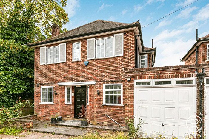 4 Bedroom Detached House For Sale In Heath Close, London, W5