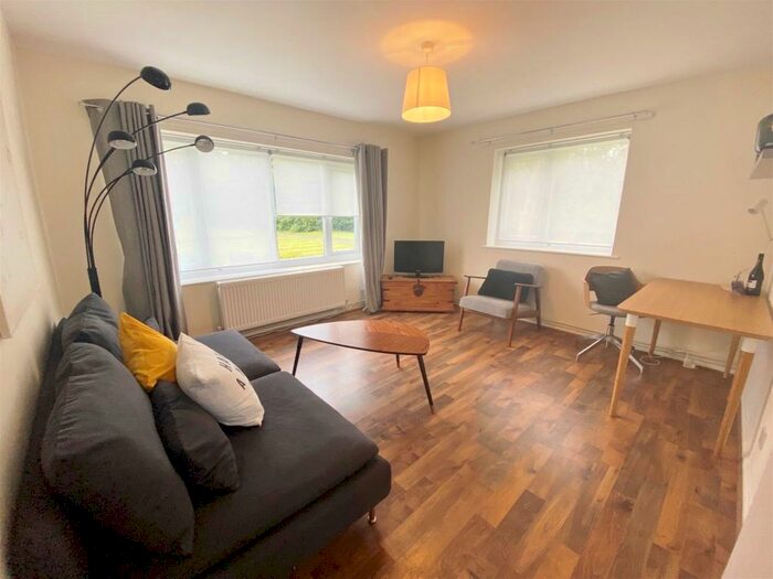 2 Bedroom Ground Flat To Rent In Arosa Drive, Birmingham, B17