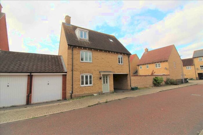 3 Bedroom Detached House To Rent In Bedroom Detached Family Home, CO2