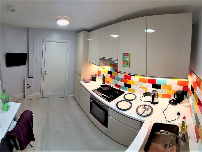 2 Bedroom Flat To Rent In Platt Lane, Rusholme, Manchester, M14