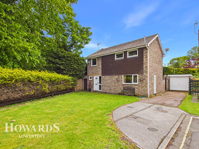 3 Bedroom Detached House For Sale In Murillo Drive, Lowestoft, NR32