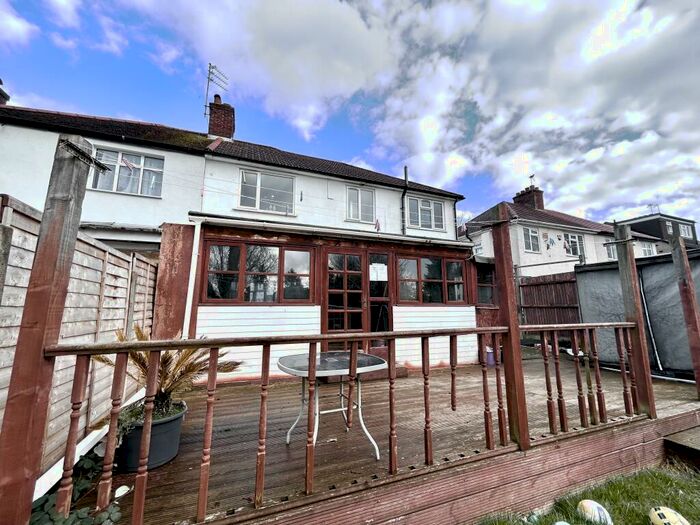 5 Bedroom House To Rent In Kenmore Avenue, Harrow, HA3