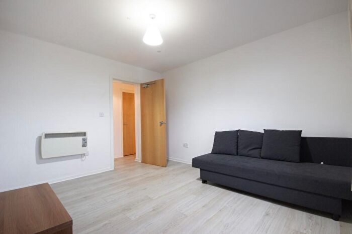 3 Bedroom Flat To Rent In Park Avenue, Gosforth, Newcastle Upon Tyne, Tyne And Wear, NE3