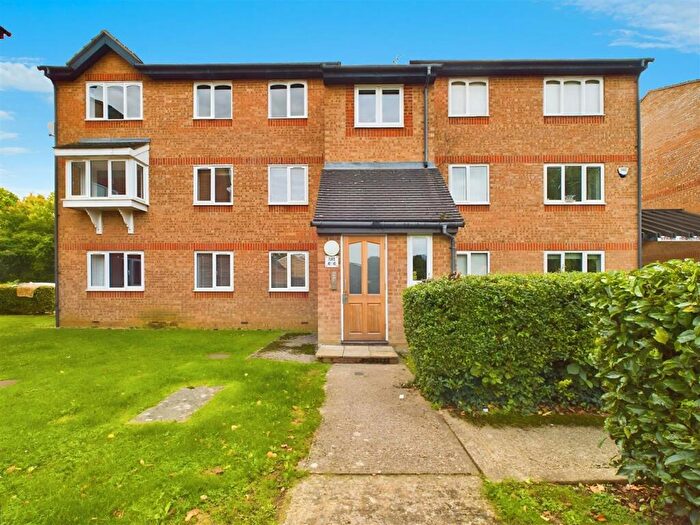 2 Bedroom Flat To Rent In Wedgewood Road, Hitchin, Hertfordshire, SG4