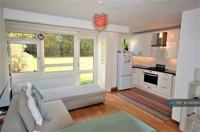 1 Bedroom Flat To Rent In Hydethorpe Road, Balham, SW12