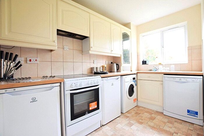 2 Bedroom Flat For Sale In Mansell Court, Shinfield Road, Reading, Berkshire, RG2