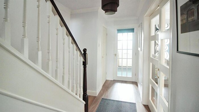 4 Bedroom Detached House For Sale In Stonecroft, Stanley, Wakefield, WF3