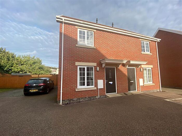 2 Bedroom House To Rent In Mission Court, Diss, IP22