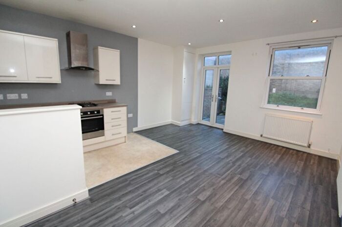 1 Bedroom Flat To Rent In Parrock Street, Gravesend, DA12