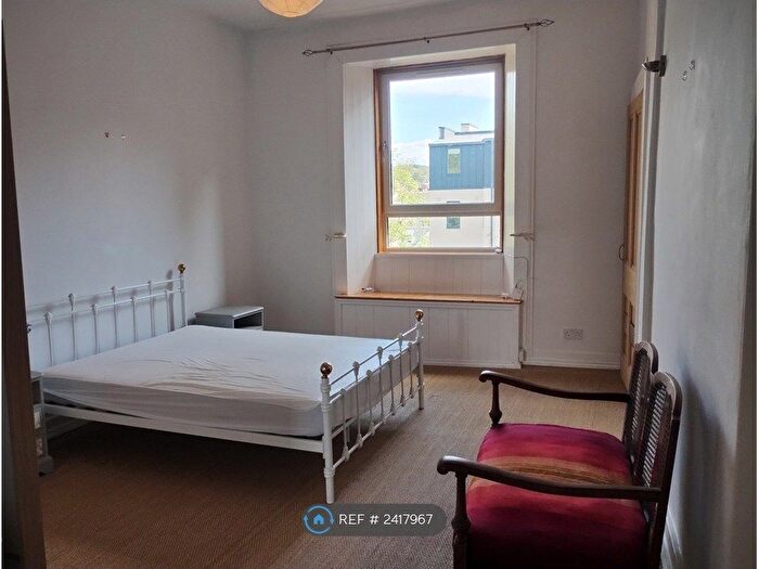 2 Bedroom Flat To Rent In Steel's Place, Edinburgh, EH10