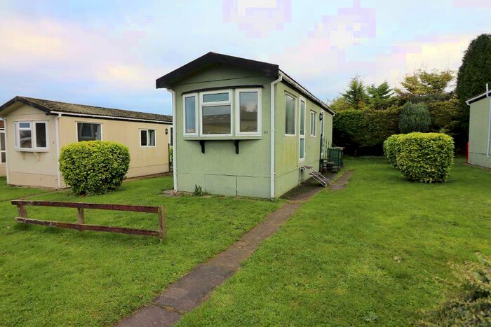 1 Bedroom Park Home To Rent In Castle Hill Road, Totternhoe, Bedfordshire, LU6