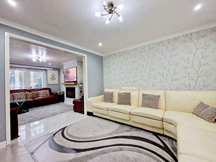 5 Bedroom Semi Detached House To Rent In Carlyon Road, Wembley, HA0